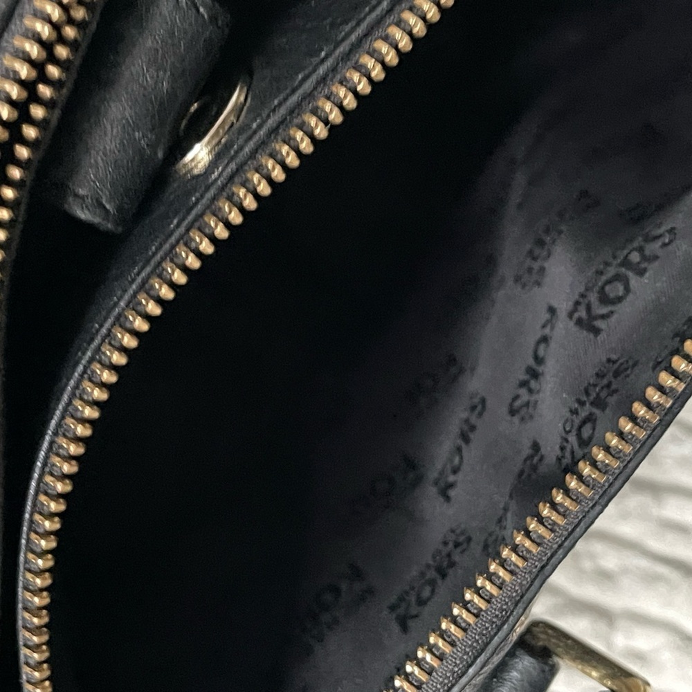 Micheal Kors leather handbag - Picture 9 of 12